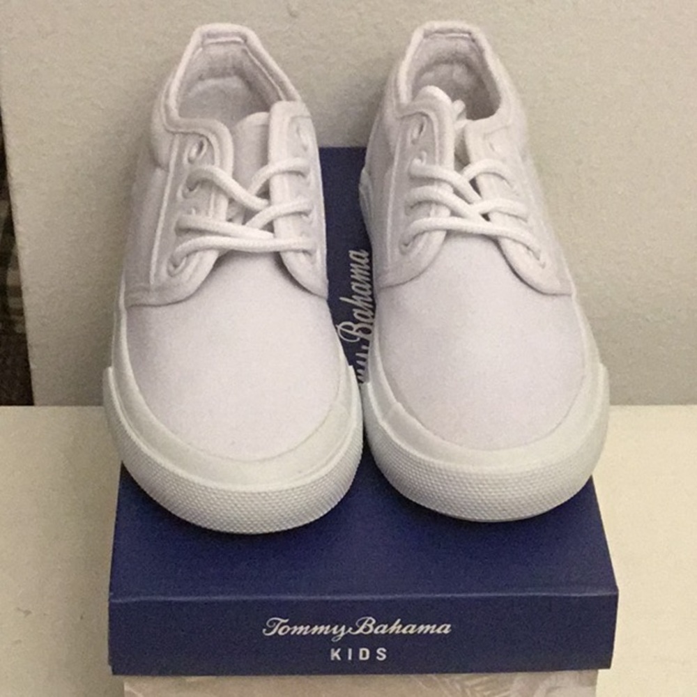 New Tommy Bahama lace up sneakers little kids.